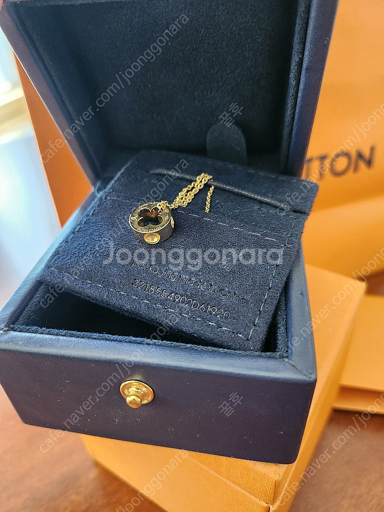 루이비통 목걸이(거의새상품)--1