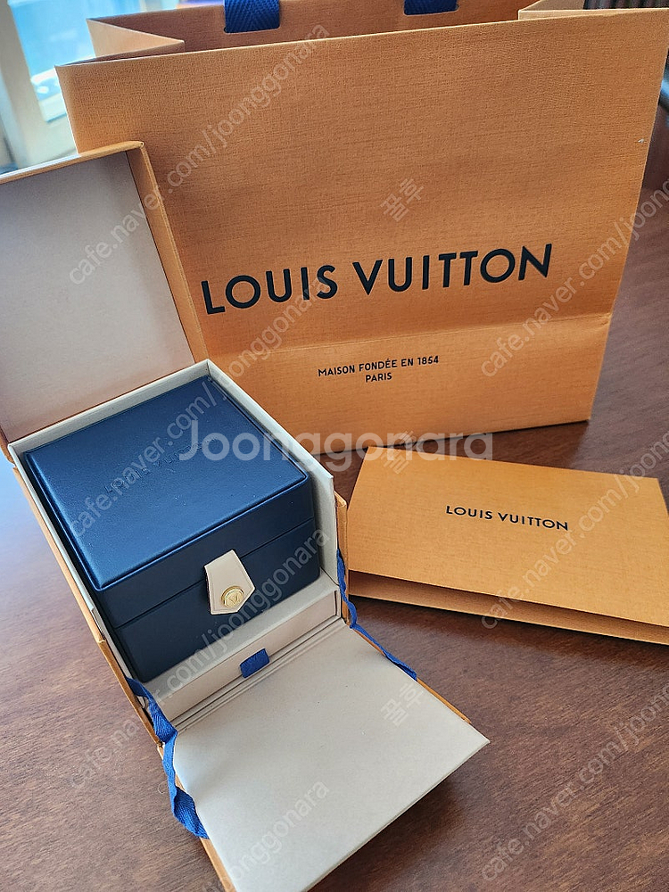 루이비통 목걸이(거의새상품)--2