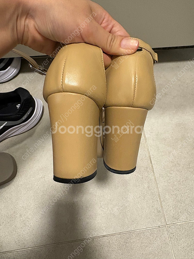 허클로젯 스튜어트와이츠먼 샌들 235--1