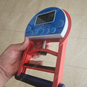 신형 대우 악력기 판매합니다.