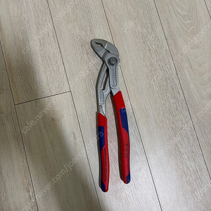 크니펙스 첼라 코브라 87 05 250 팝니다