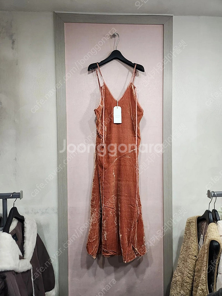 써스데이아일랜드 벨벳슬림원피스--2