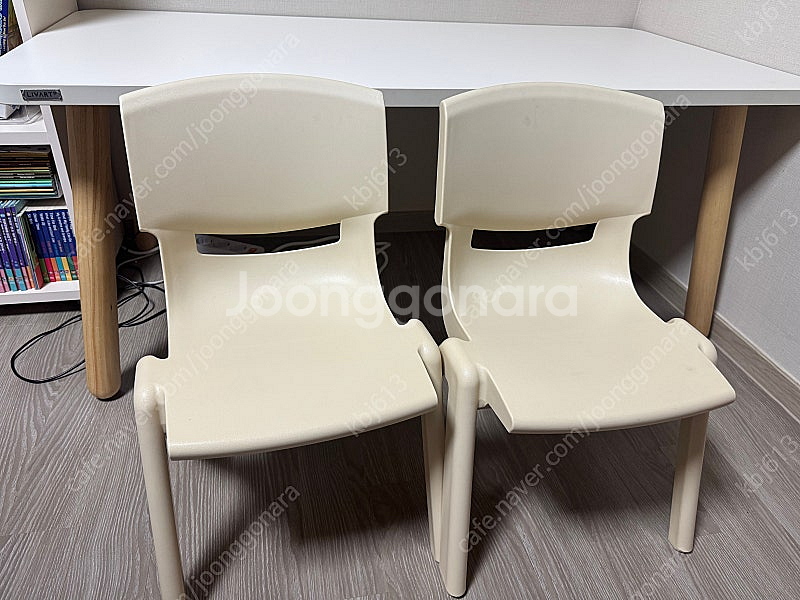 리바트 꼼므 1200 화이트 책상 및 베이지 의자2개세...--2