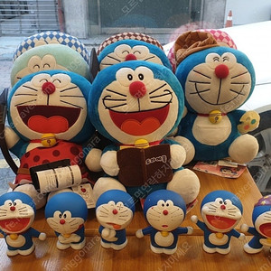도라에몽 인형 정품 뒤에 큰건 다 정품 라벨. 붙어있음 새제품 일괄 무료배송 도라에몽 아시는분 사세요