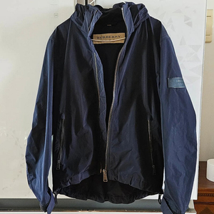 버버리 자켓 블루종 지방시 코트 베르사체 가방 백 발렌티노 후드 이로 점퍼 가디건 발렌시아가 구찌 프라다 준지 우영미 솔리드옴므 시스템 타임옴므