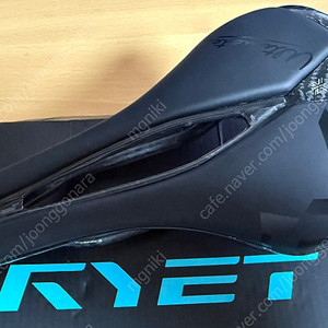 ryet 카본 안장 (123그램)