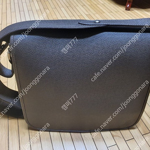 루이비통 타이가 크로스