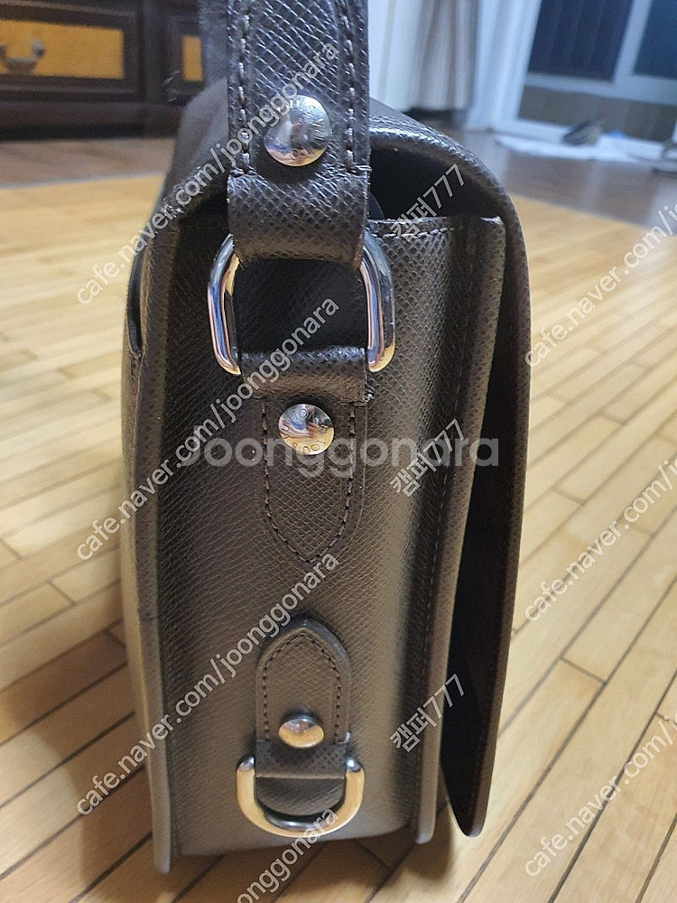 루이비통 타이가 크로스--1