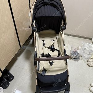 에그z 휴대용 유모차 팝니다.