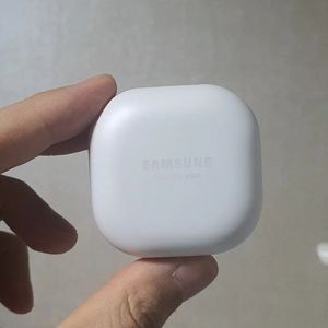 버즈 프로 화이트 왼쪽/오른쪽/충전기본체 판매합니다
