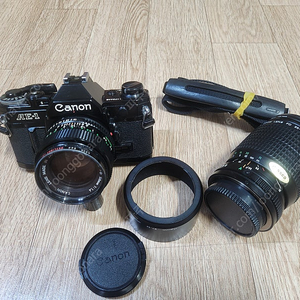 캐논 AE-1 블랙 바디및 50mm F1.4 렌즈 + 35-105mm F3.5-4.5 줌렌즈 셋트 판매합니다 (오버홀완료)