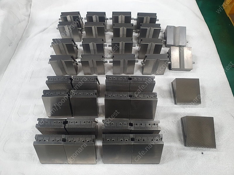 인장지그 인장시험기 지그 쪼우 인장그립 만능재료시험기 이미지