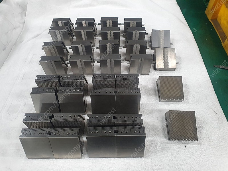 인장지그 인장시험기 지그 쪼우 인장그립 만능재료시험기 이미지