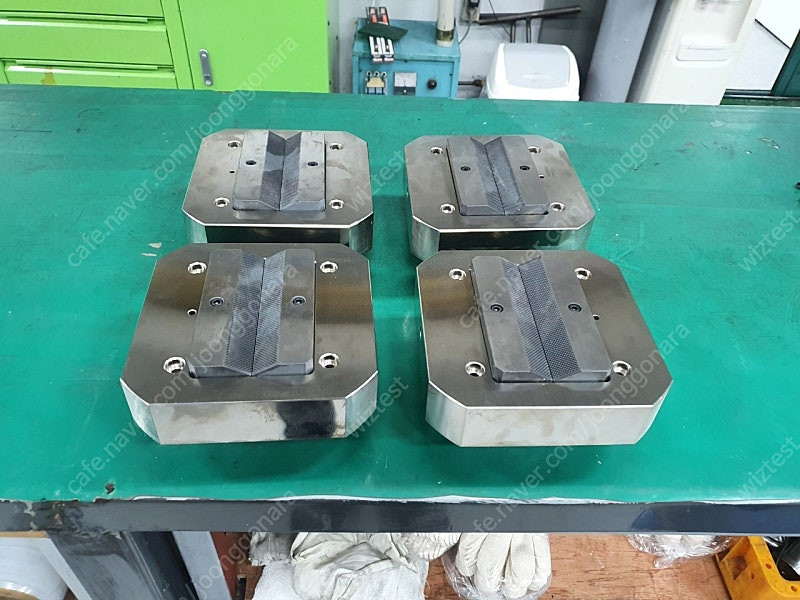 인장지그 인장시험기 지그 쪼우 인장그립 만능재료시험기 이미지