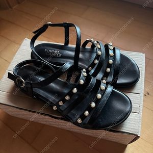 240 포멜카멜레 진주 스트랩 샌들