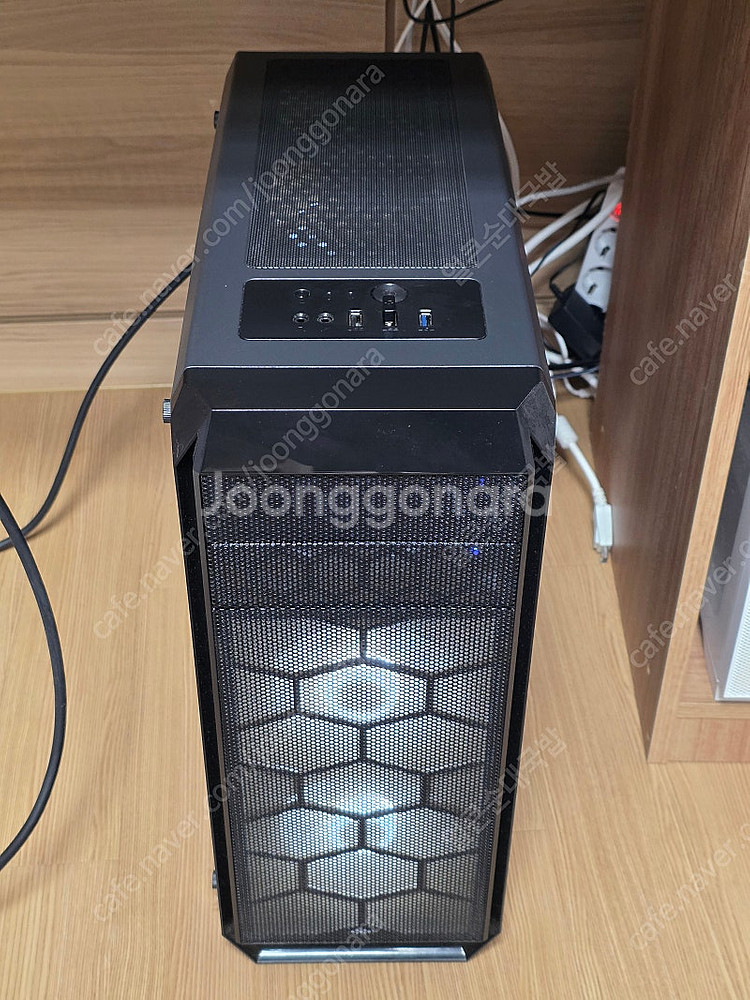 데스크탑 본체 i7 10700 상태 매우 깔끔--4