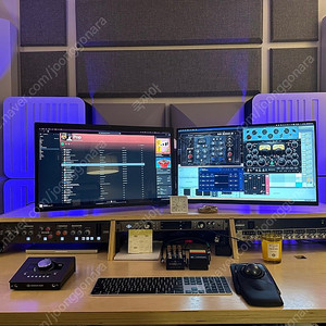 Output Desk 아웃풋 미디 데스크 책상 판매 합니다