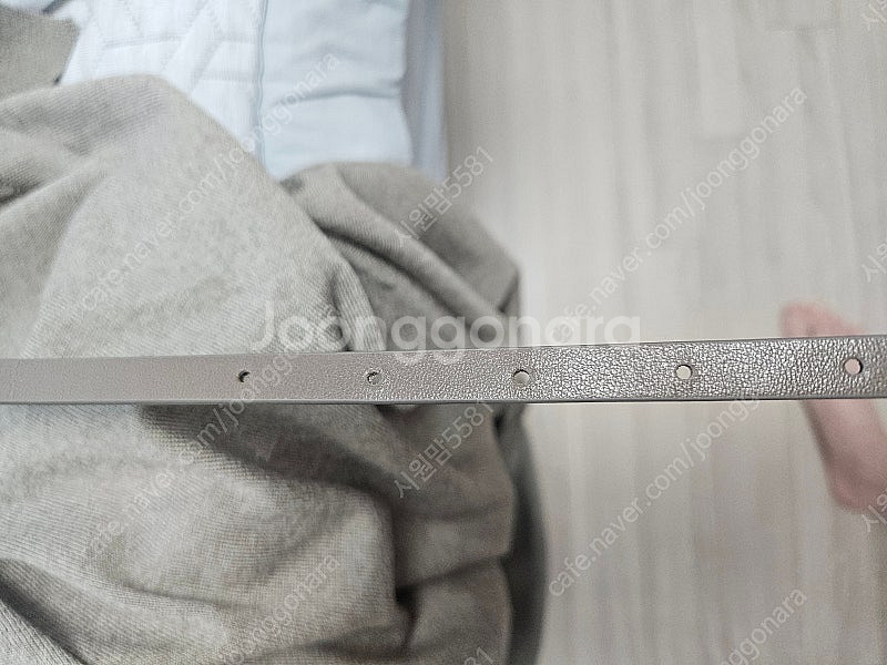 더캐시미어 벨티드 케이프 니트원피스--9