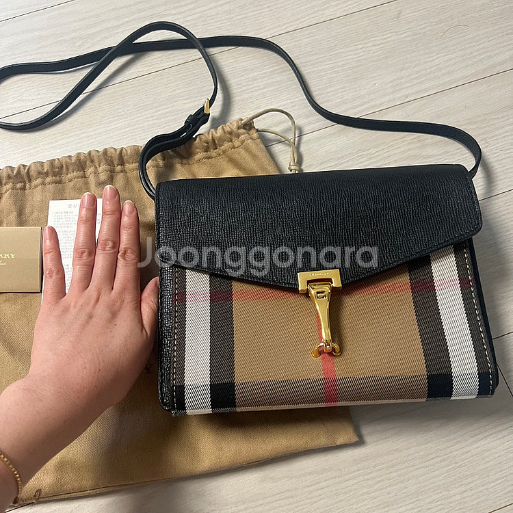 정품 버버리 멕켄 크로스백 가방 택포40만--4