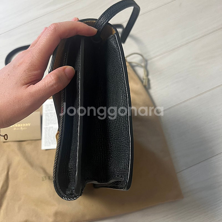 정품 버버리 멕켄 크로스백 가방 택포40만--5