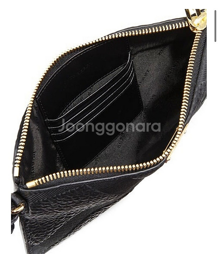 정품 버버리 파이톤 블랙 크로스 체인백 택포 16만--0