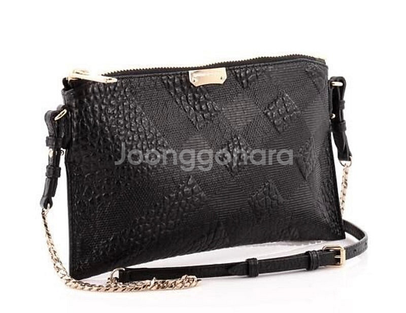 정품 버버리 파이톤 블랙 크로스 체인백 택포 16만--2