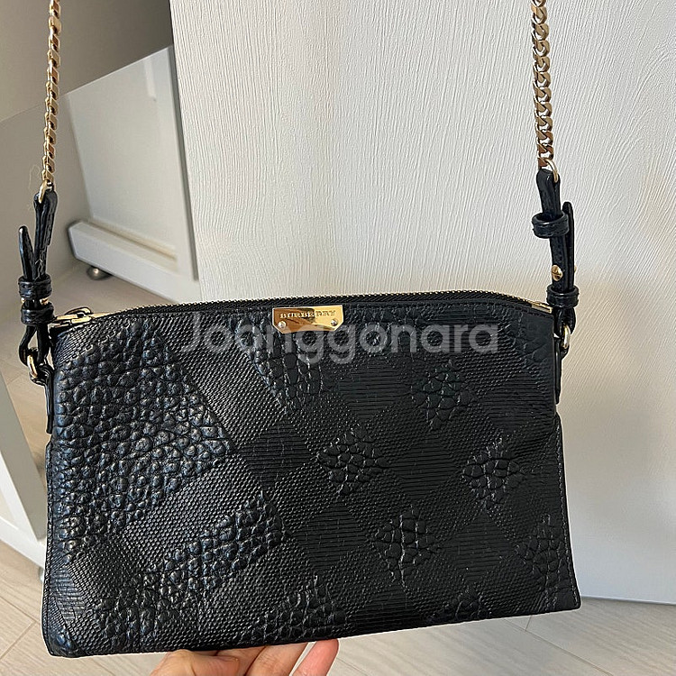 정품 버버리 파이톤 블랙 크로스 체인백 택포 16만--3