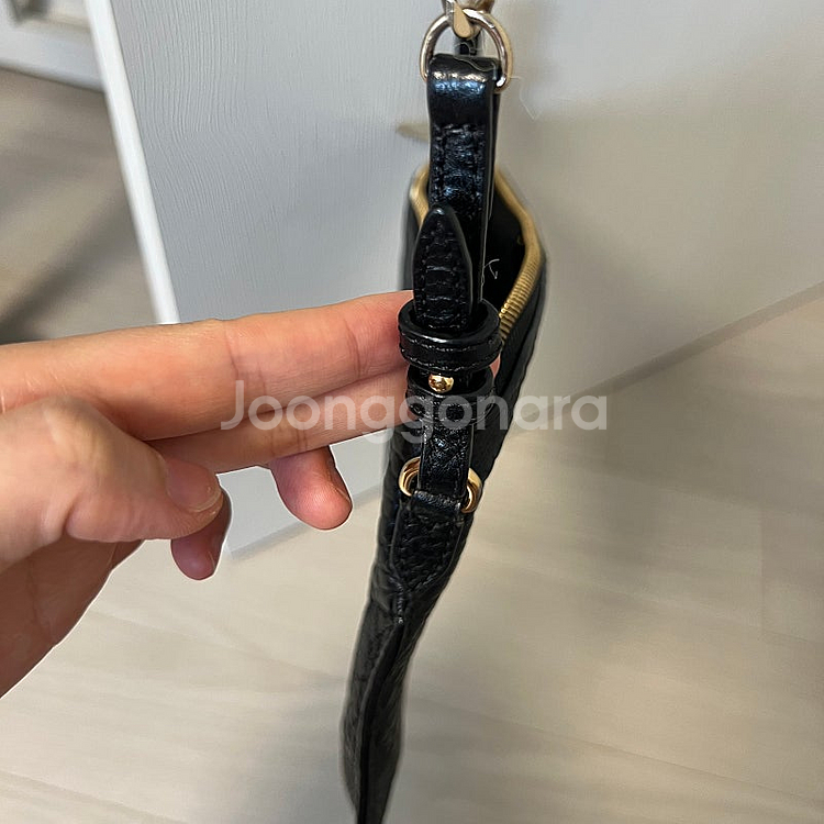 정품 버버리 파이톤 블랙 크로스 체인백 택포 16만--8