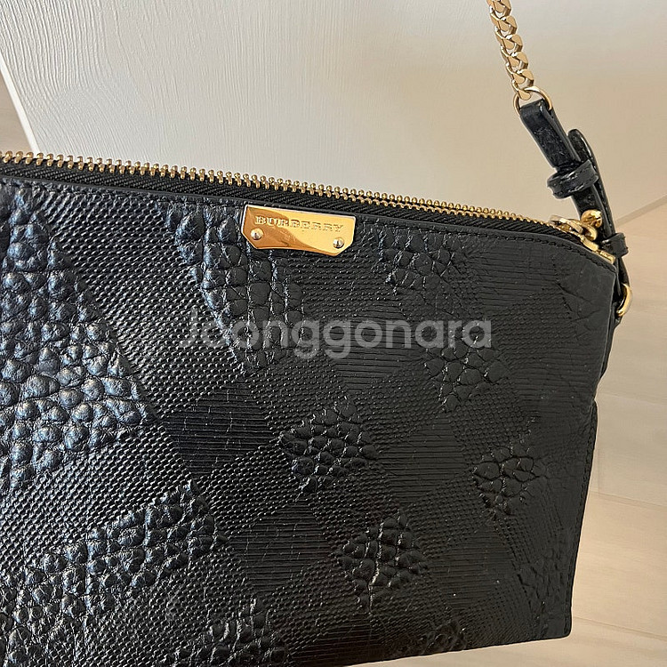 정품 버버리 파이톤 블랙 크로스 체인백 택포 16만--9