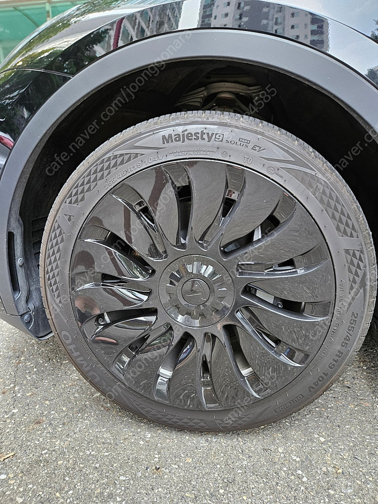 테슬라 모델Y 19인치 휠캡(휠커버) 3개 판매합니다.(구 모델Y, 주니퍼 아님) 이미지