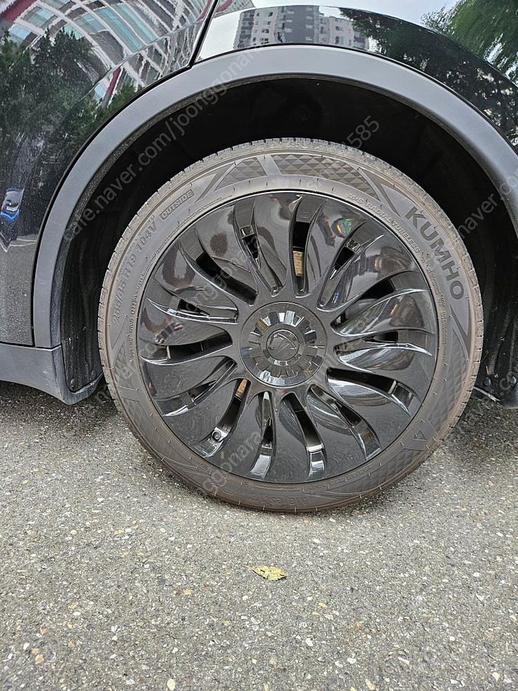 테슬라 모델Y 19인치 휠캡(휠커버) 3개 판매합니다.(구 모델Y, 주니퍼 아님) 이미지