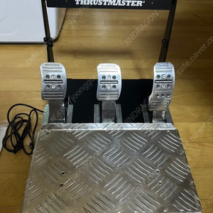 트러스트마스터 T3PA-pro 레이싱휠 패달