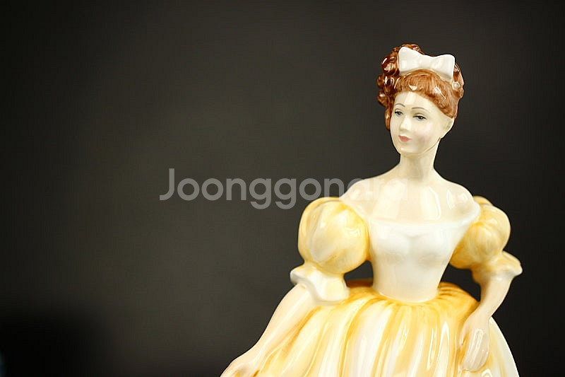 영국산 도자기 피겨린 - 로얄 덜튼, 콜포트 등 Royal Doulton Coalport 도자기 인형 (1/3)--0