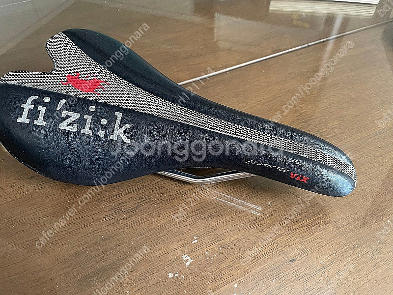 Fizik 피직 얼리언트 Vsx 안장 팝니다--0