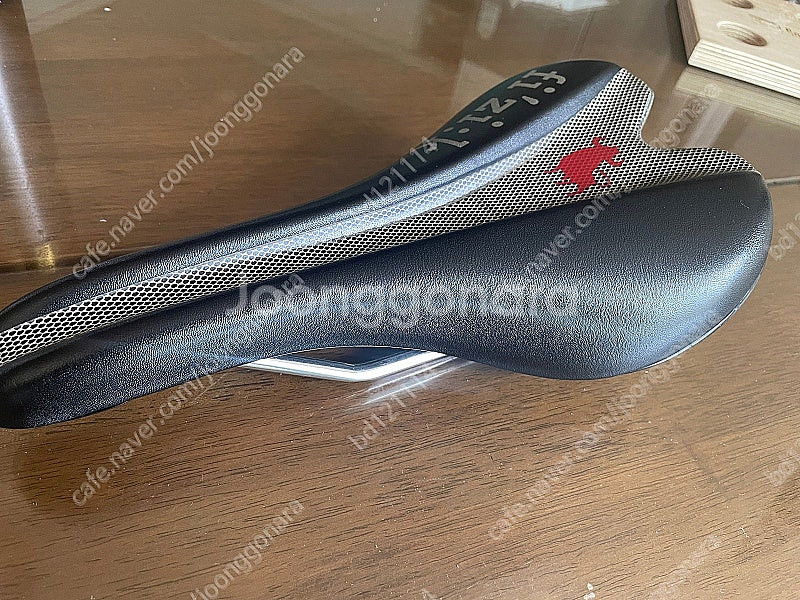 Fizik 피직 얼리언트 Vsx 안장 팝니다--1
