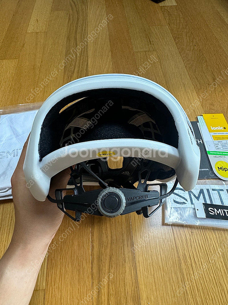 스미스 이그나이트 헬멧 유광 화이트(m사이즈)--3