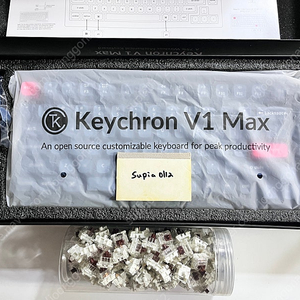 서울-키크론 V1 Max(영문).로지텍 ALTO KEYS K75M(화이트/영문)로지텍 T650 터치패드.로지텍 MASTER3(S)전용 케이스