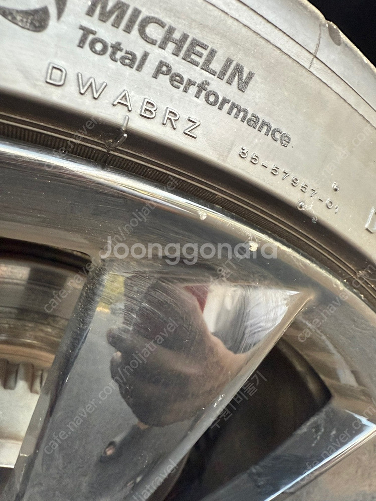 테슬라 모델3 정품 퍼포먼스 20인치 휠+타이어--5