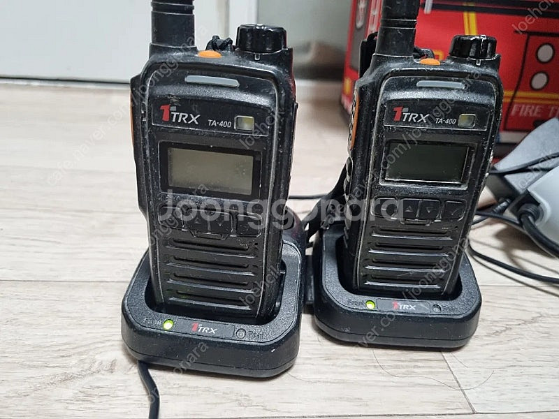1TRX TA-400 무전기 2개와 충전기 세트팜--0