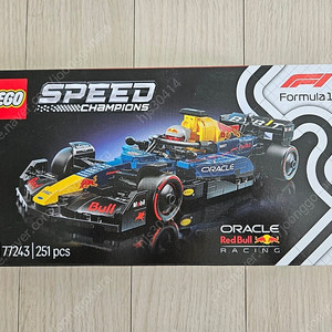 레고 F1 77243 Oracle Red Bull Racing (44,000원)