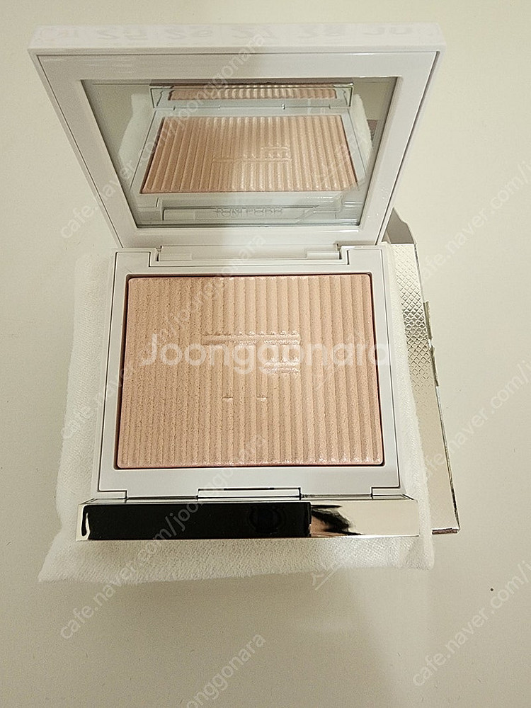 톰포드 로즈이리제 하이라이터 새제품 판매합니다--4