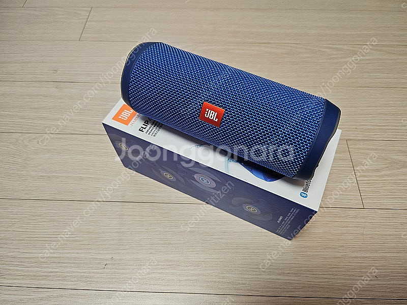 JBL Flip 4 블루색상 블루투스 스피커 판매합니다...--0