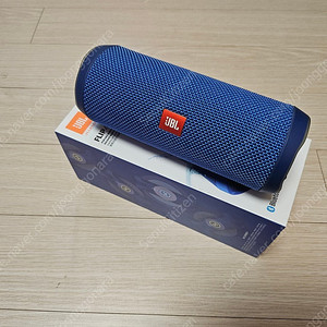 JBL Flip 4 블루색상 블루투스 스피커 판매합니다.