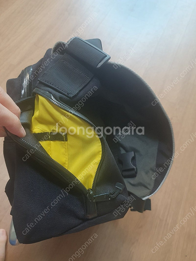 브롬톤 c백 가방 레인커버 포함 판매합니다.--4
