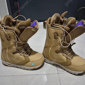 버튼 에메랄드 부츠 225