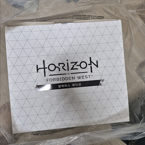 호라이즌 포비든 웨스트 컬렉터즈 에디션 단순개봉 겉박스 살짝 손상