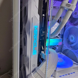 [emTek] 지포스 RTX 4080 SUPER MIRACLE WHITE D6X 16GB 팝니다.(인하)