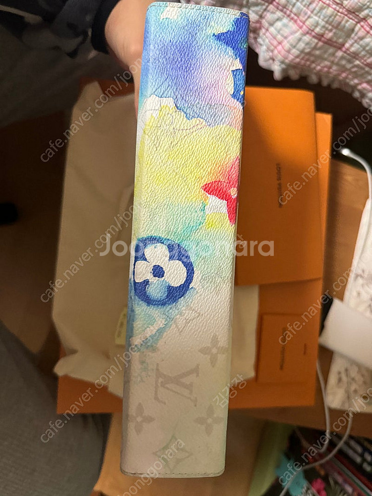 루이비통 워터컬러 포쉐트 보야주 클러치--4
