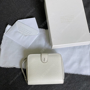 메종 마르지엘라 집 어라운드 반지갑 화이트