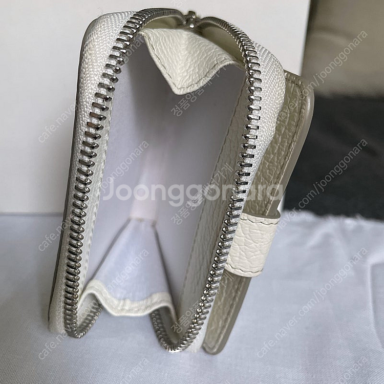 메종 마르지엘라 집 어라운드 반지갑 화이트--3